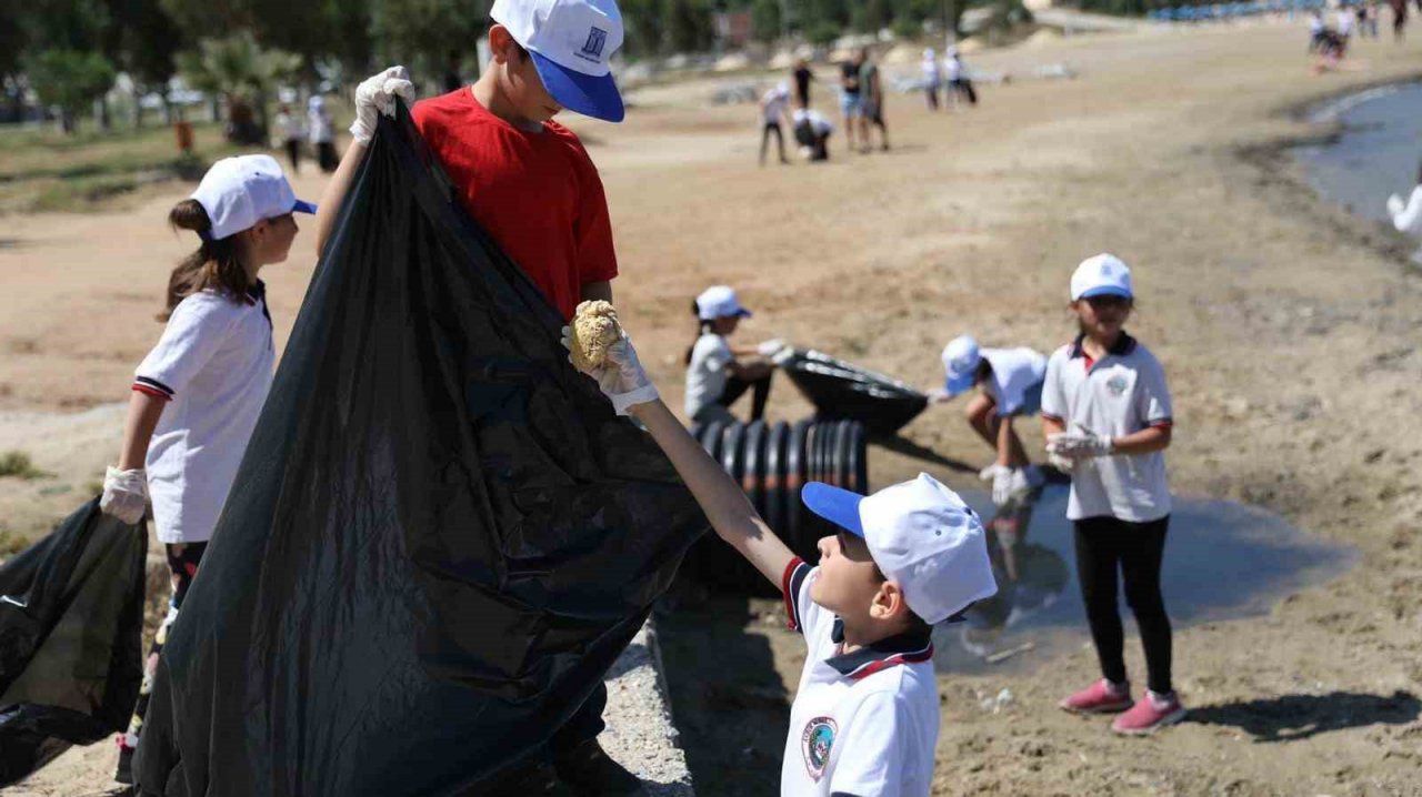 Didimli miniklerden çöp ve atık toplama etkinliği
