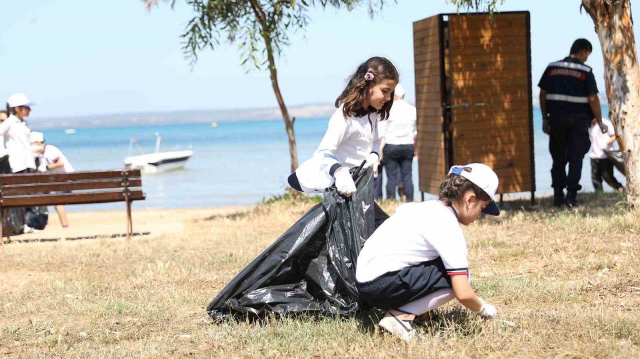 Didimli miniklerden çöp ve atık toplama etkinliği