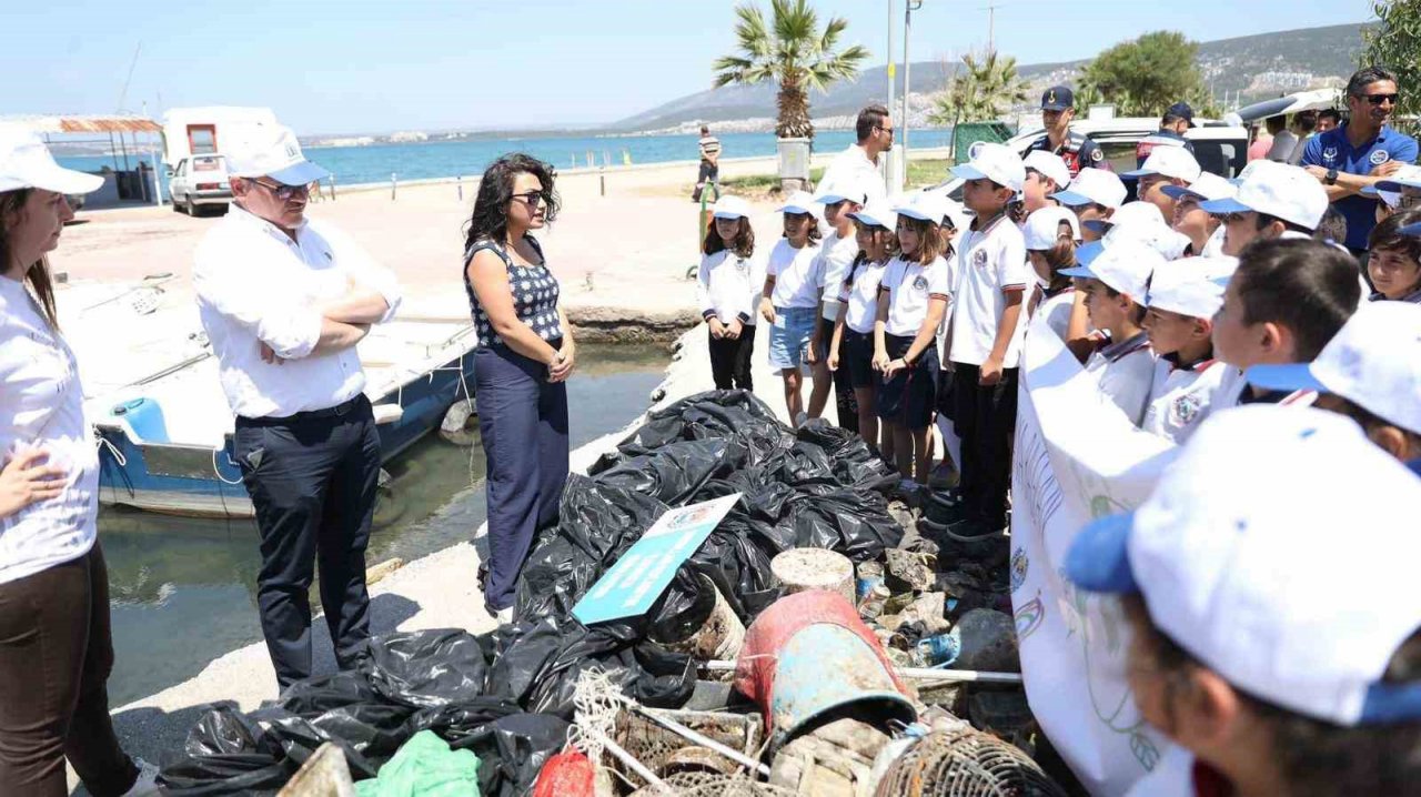 Didimli miniklerden çöp ve atık toplama etkinliği