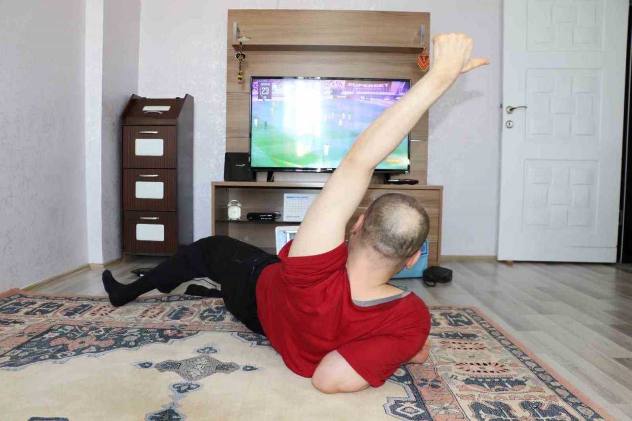 Engeli, Galatasaray aşkına engel olamadı