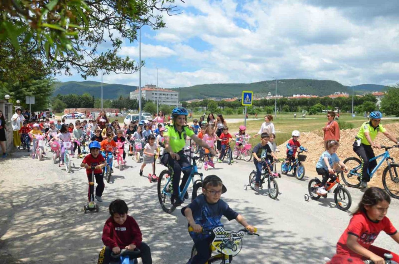 Dünya Bisiklet Gününde miniklerle pedal çevirdiler