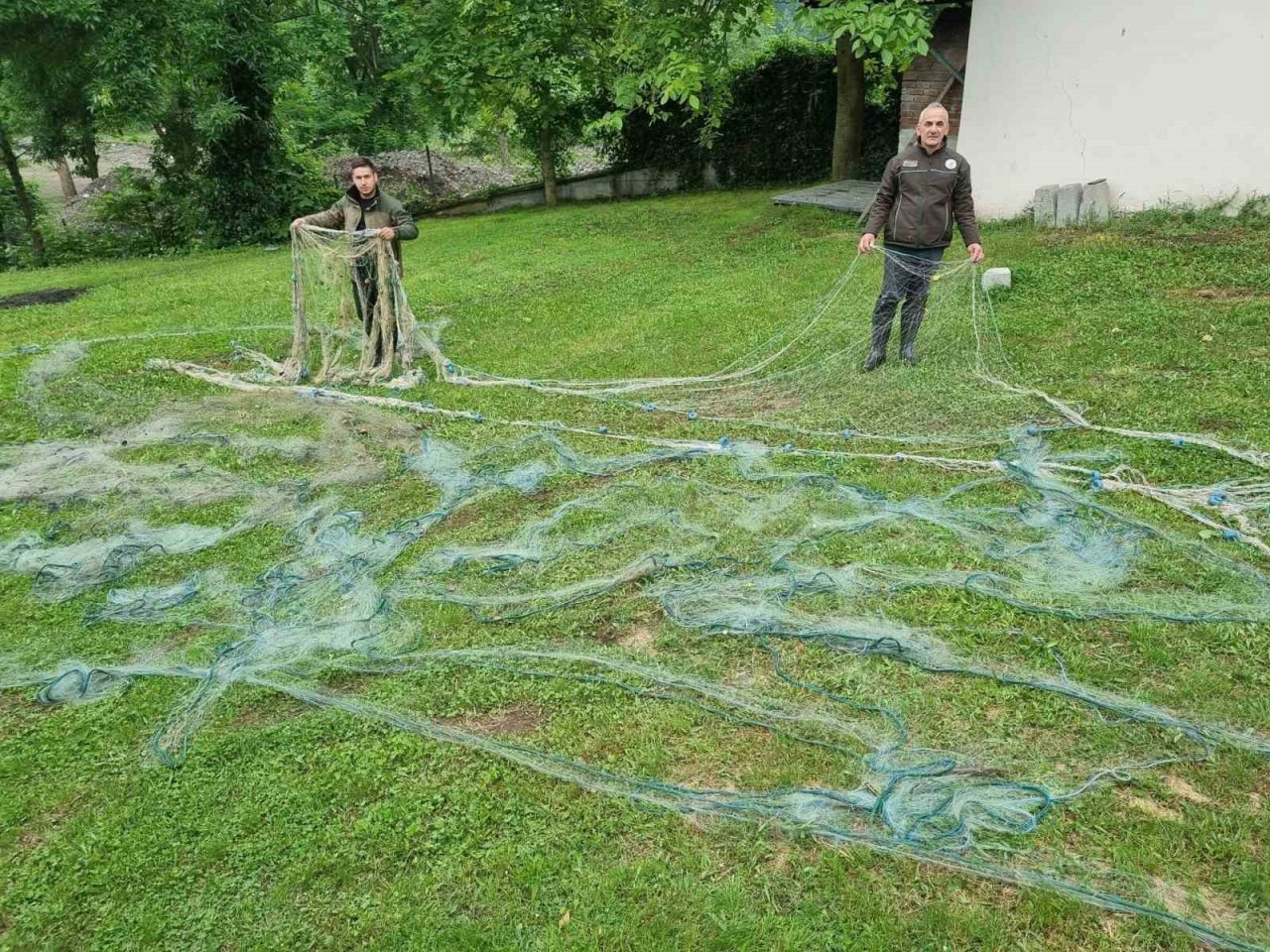 Yasağı dinlemeyip göle ağ atmışlar