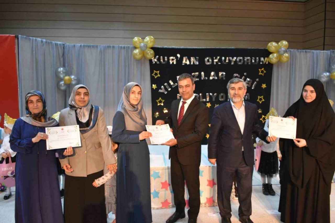Kur’an kursu öğrencilerinin taç giyme ve yılsonu mezuniyet töreni yapıldı