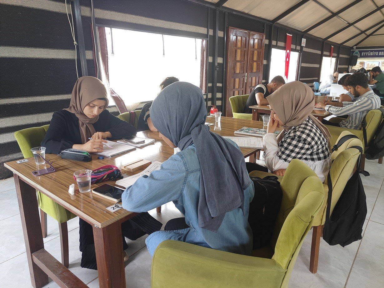 Eyyübiye’de üniversiteye hazırlanan gençlere destek sürüyor