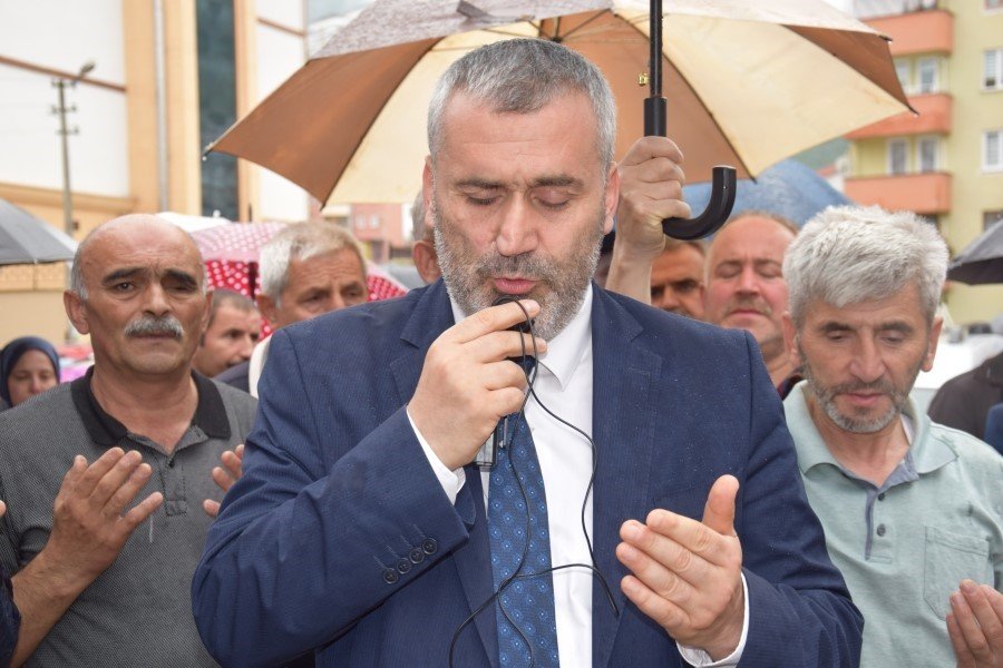 Giresun’dan 516 hacı adayı dualarla kutsal topraklara uğurlandı