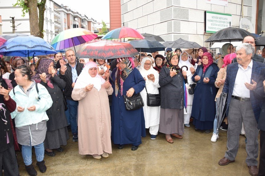 Giresun’dan 516 hacı adayı dualarla kutsal topraklara uğurlandı