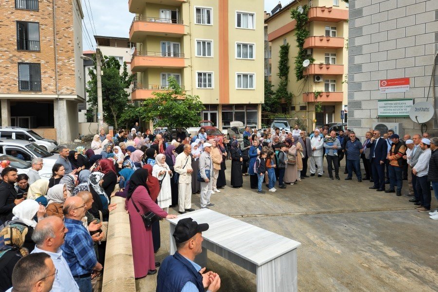 Giresun’dan 516 hacı adayı dualarla kutsal topraklara uğurlandı