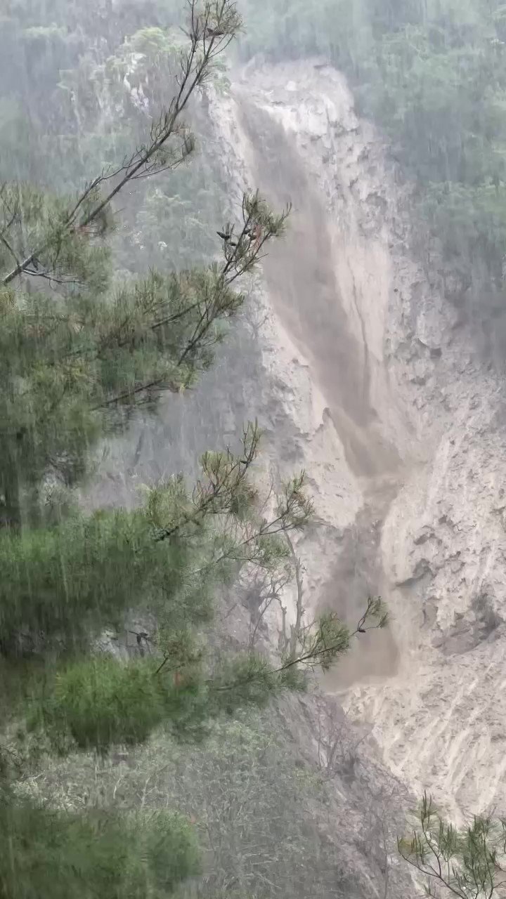 Amasya’da korkutan heyelan kamerada