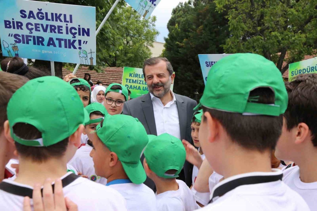 Gençler temiz çevre için yürüdü