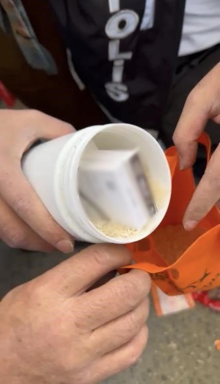 İran uyruklu 5 şahsın üzerinde kaçak sigara ele geçirildi