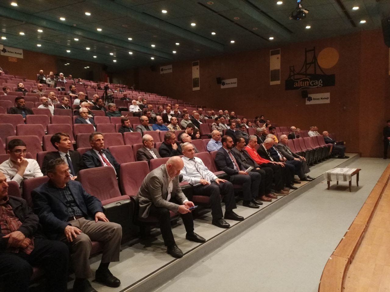 İSİAK ve İhlas Vakfı Emir Sultan Erkek Öğrenci Yurdu tarafından yıl sonu programı düzenlendi