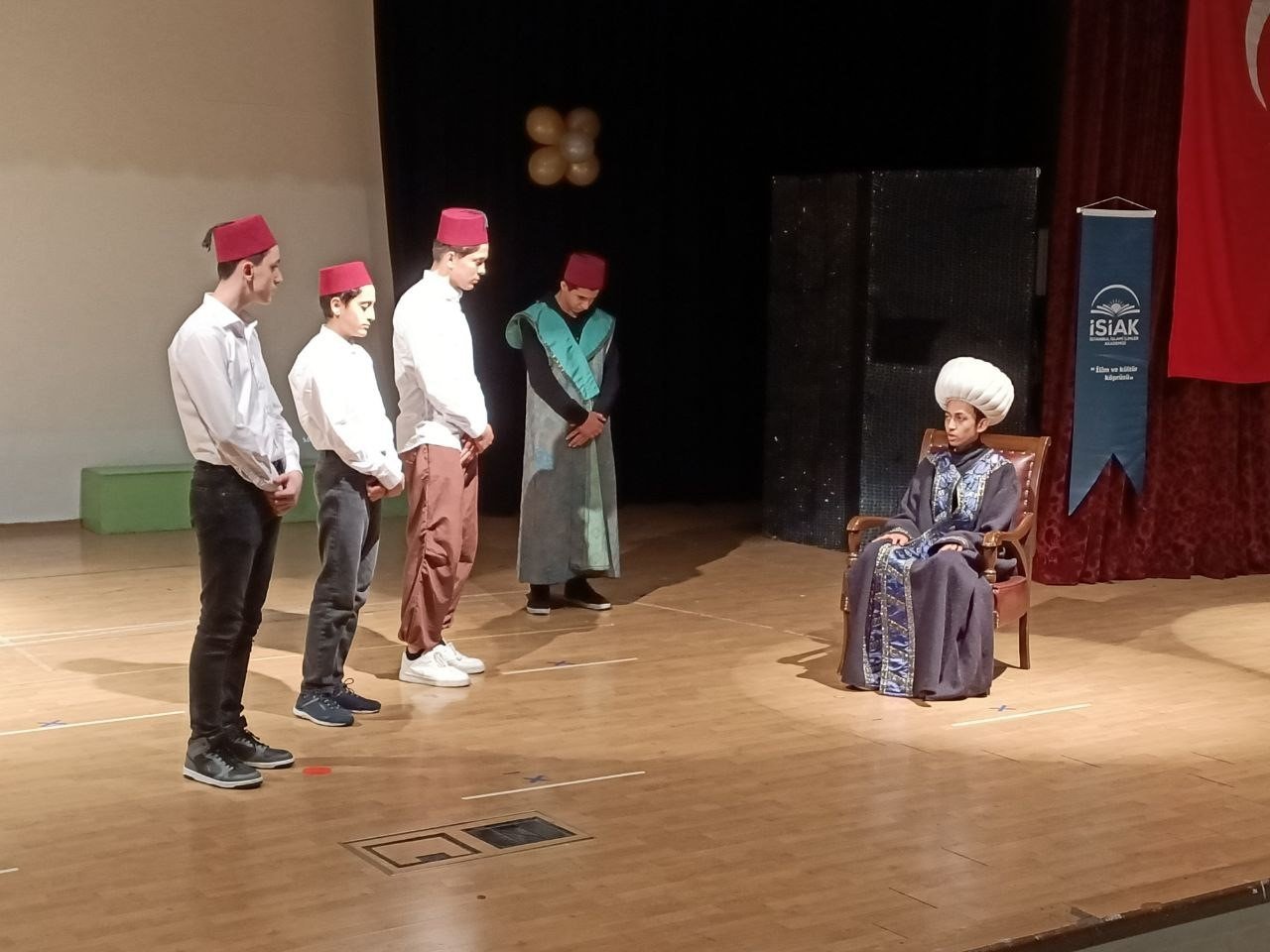 İSİAK ve İhlas Vakfı Emir Sultan Erkek Öğrenci Yurdu tarafından yıl sonu programı düzenlendi