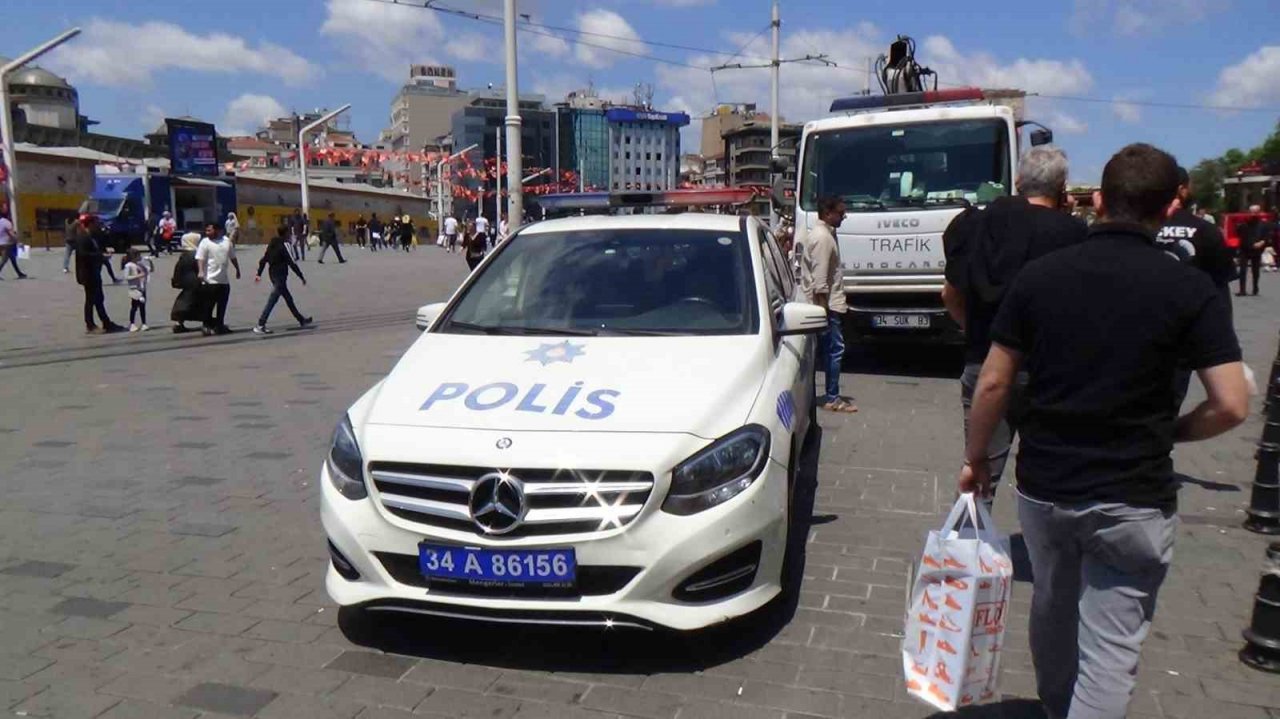 Başkasının ehliyeti ile trafiğe çıkan taksici, denetime takıldı