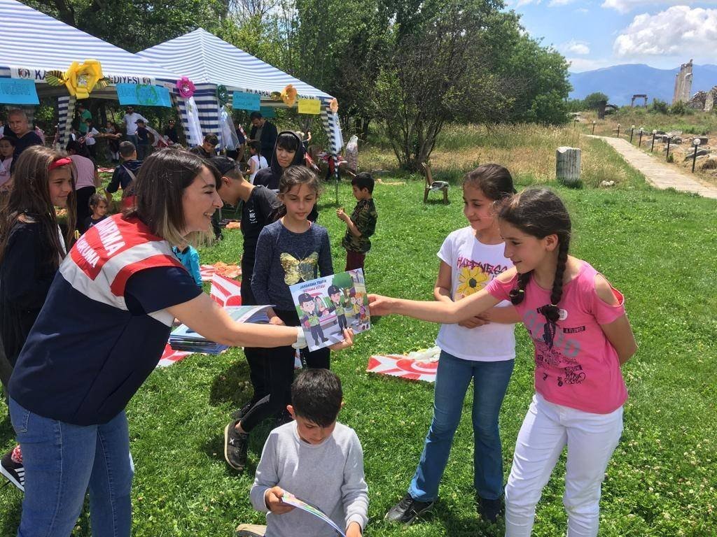 Jandarma çevre günü etkinliğinde bilgilendirdi