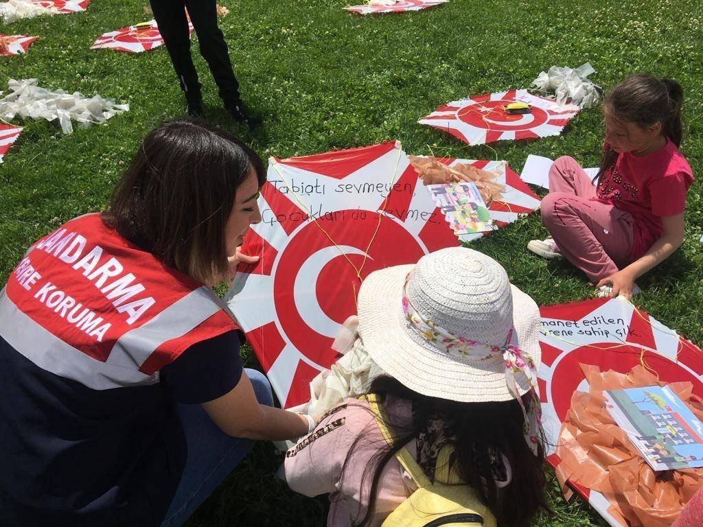 Jandarma çevre günü etkinliğinde bilgilendirdi