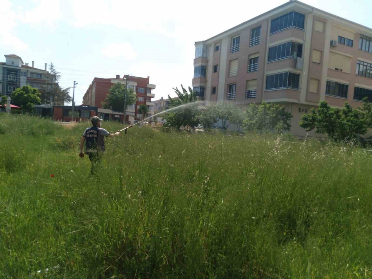 Karesi’de haşere ile mücadele sürüyor