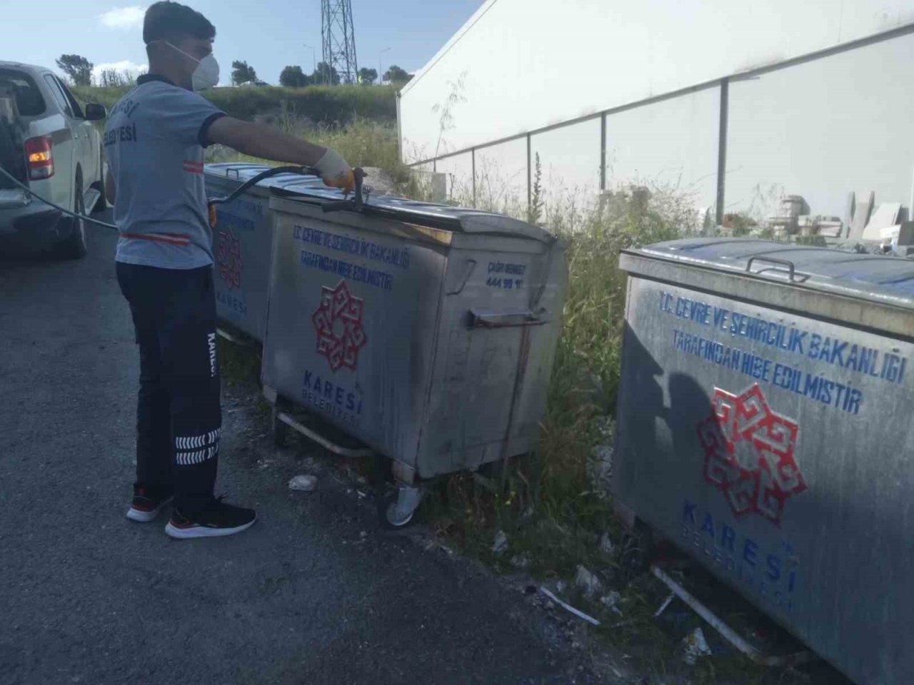 Karesi’de haşere ile mücadele sürüyor