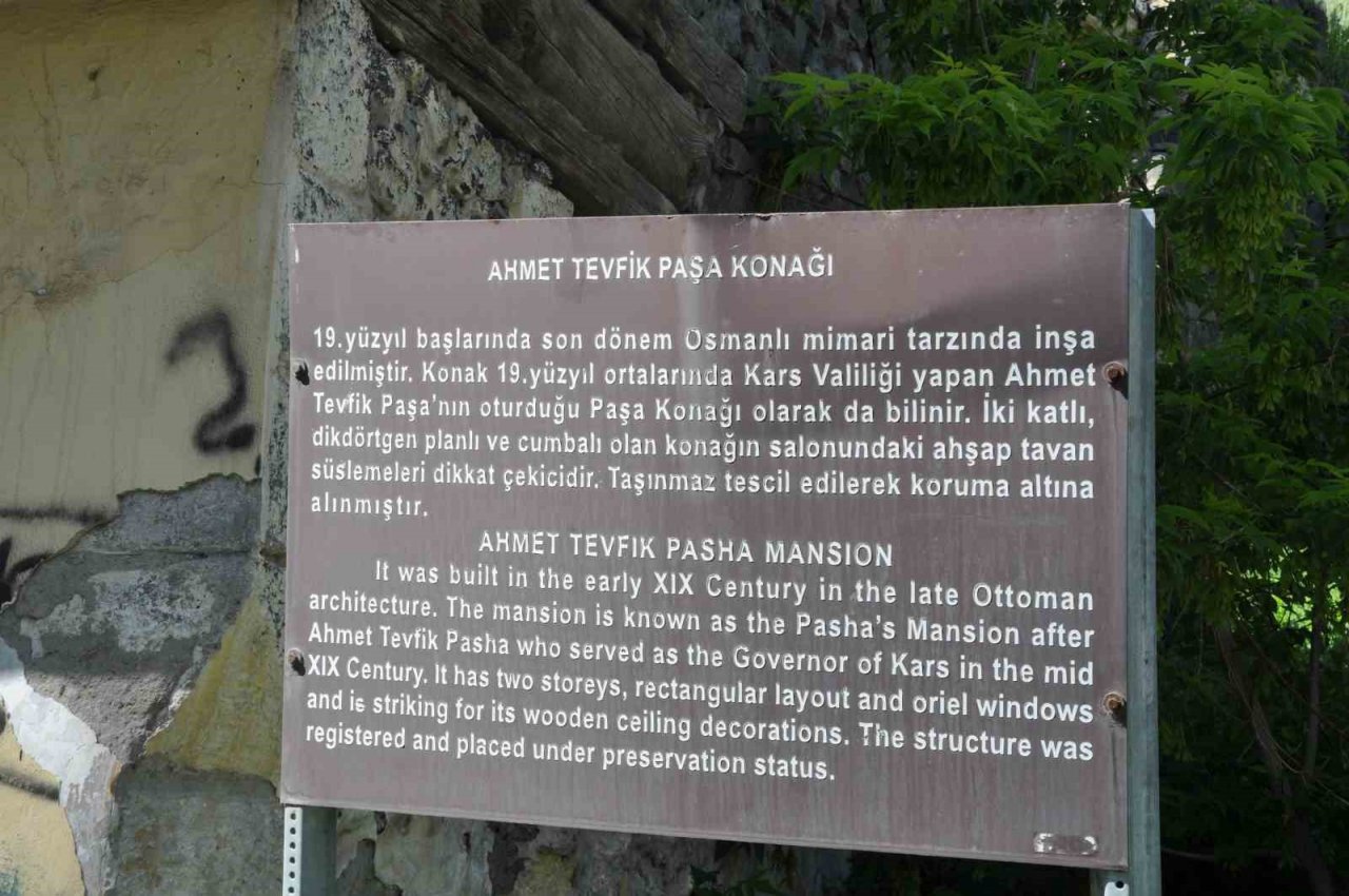 Kars’ta paşa konağı yok oluyor
