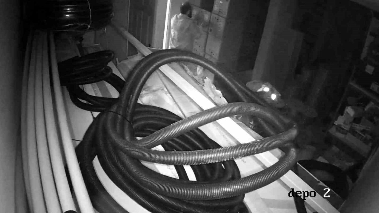 Kartal’da milyonluk vurgun: Çaldığı ürünleri personele taşıttı