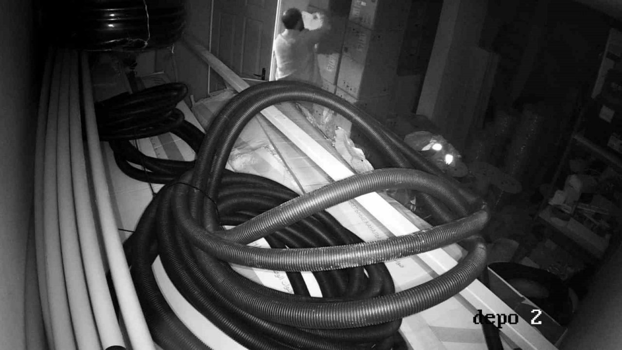 Kartal’da milyonluk vurgun: Çaldığı ürünleri personele taşıttı