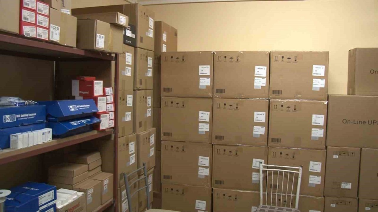 Kartal’da milyonluk vurgun: Çaldığı ürünleri personele taşıttı