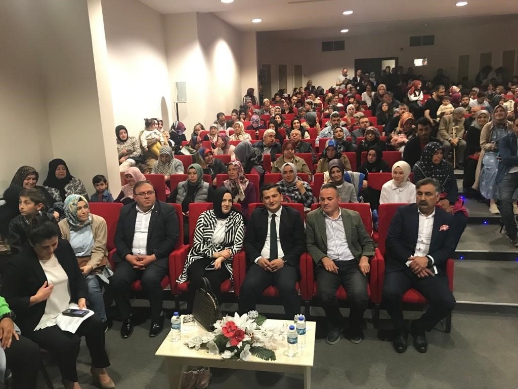 Miniklerden yılsonu gösterisi