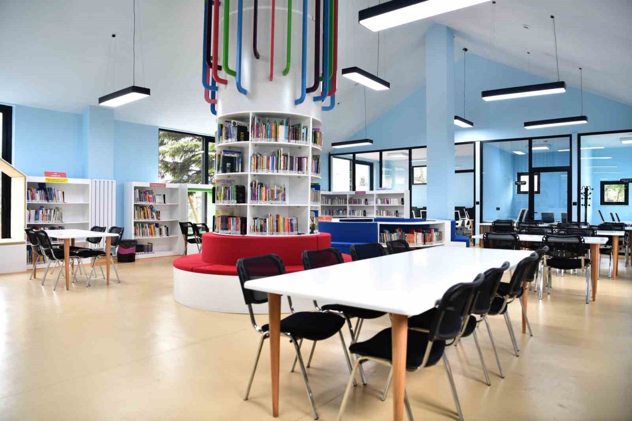 Başkan Büyükkılıç, çocuklara özel 11’inci kütüphaneyi inceledi