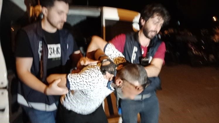 Kıskançlık krizine girdi, sevgilisini defalarca bıçaklayarak ağır yaraladı