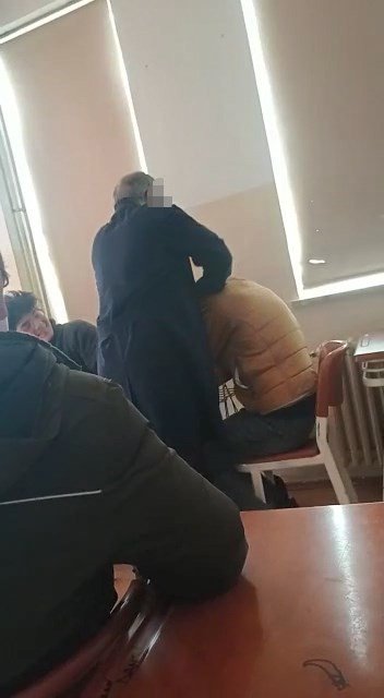 Sınıfta öğrencisini darp eden öğretmen: "Kendi elime vurdum"
