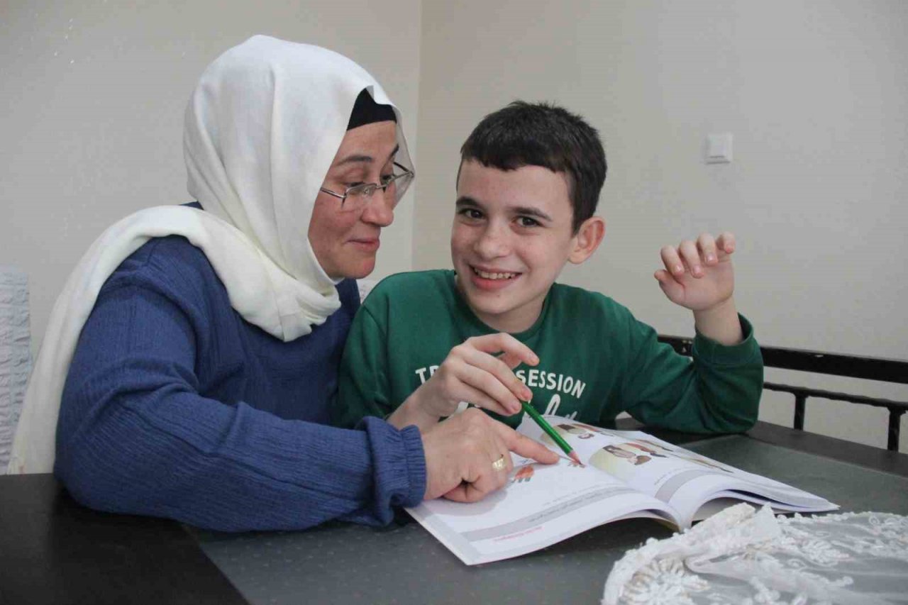 Doktorlar ’Yürüyemez’ demişti, şimdilerde atletizm branşında ter döküyor