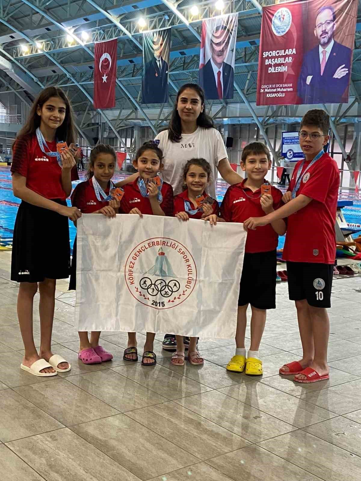 Körfezli yüzücüler havuzdan 10 madalya çıkardı