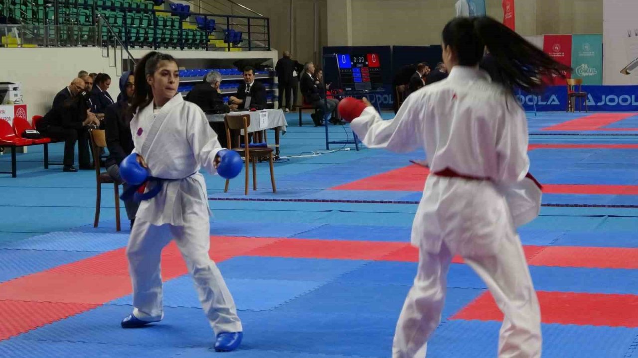 Kütahya’da Türkiye Gençler Karate Şampiyonası