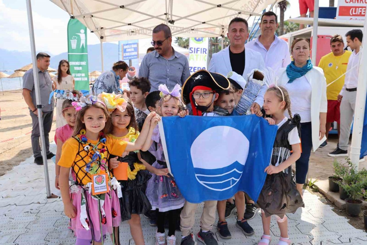 Marmaris’te çevre gününde mavi bayrak