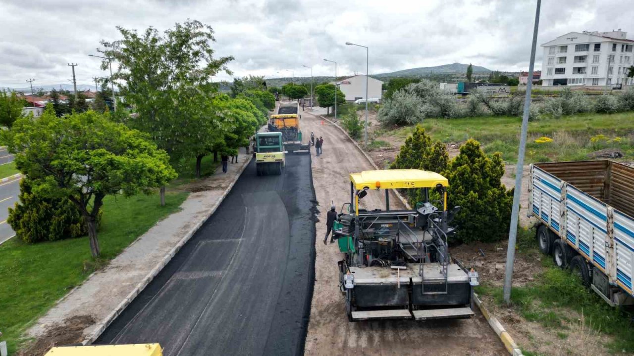 Nevşehir’de sanayi servis yolunda sıcak asfalt serimi başladı