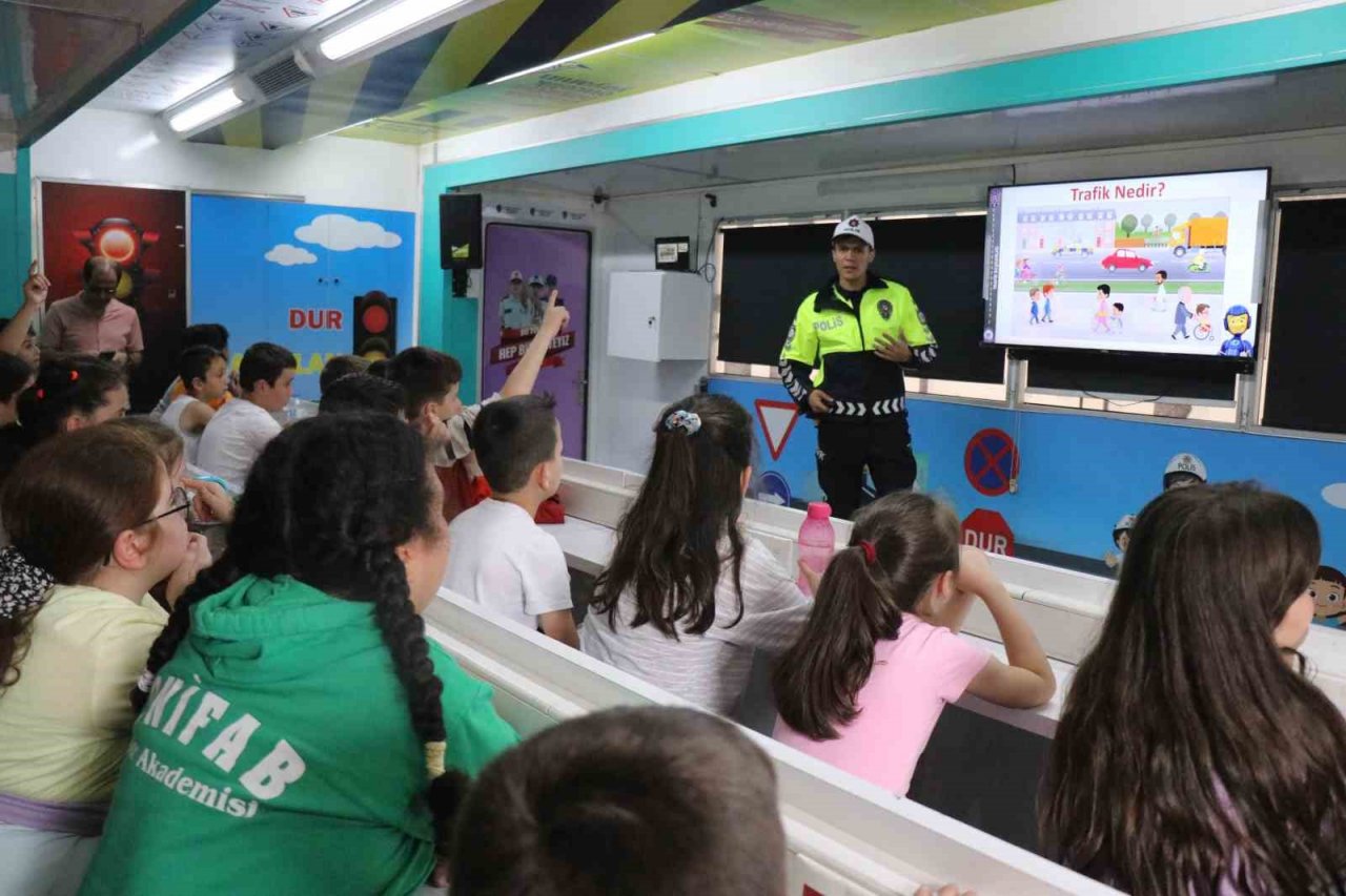 EGM’nin Mobil Trafik Eğitim Tırı Sakarya’da