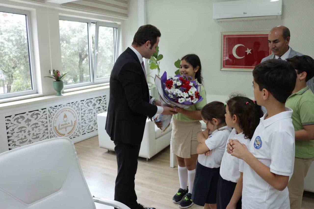 Minik yazarlar, Milli Eğitim Müdürü Çay ile buluştu