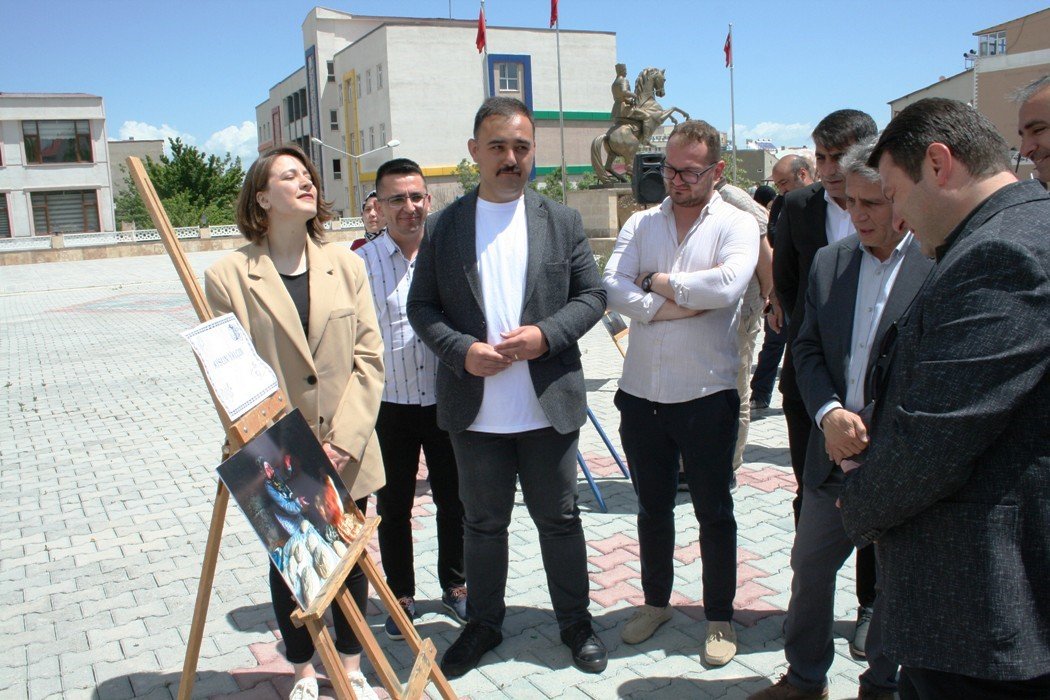 ‘Benim Gözümden Bulanık’ konulu fotoğraf sergisi açıldı