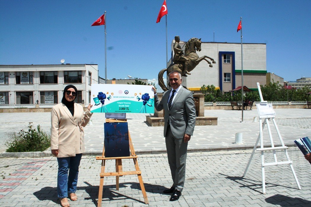 ‘Benim Gözümden Bulanık’ konulu fotoğraf sergisi açıldı