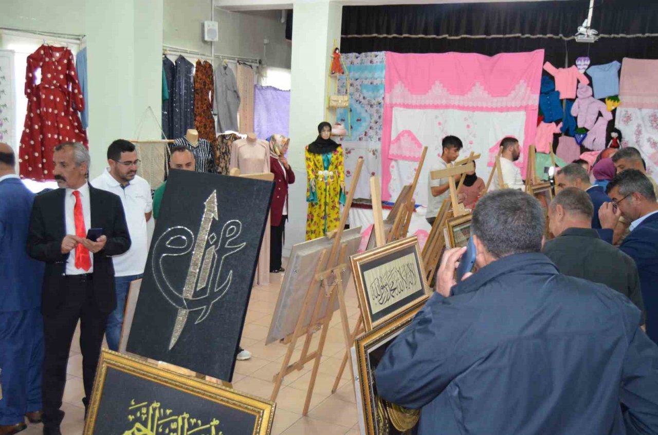 Varto’da yılsonu sergisi