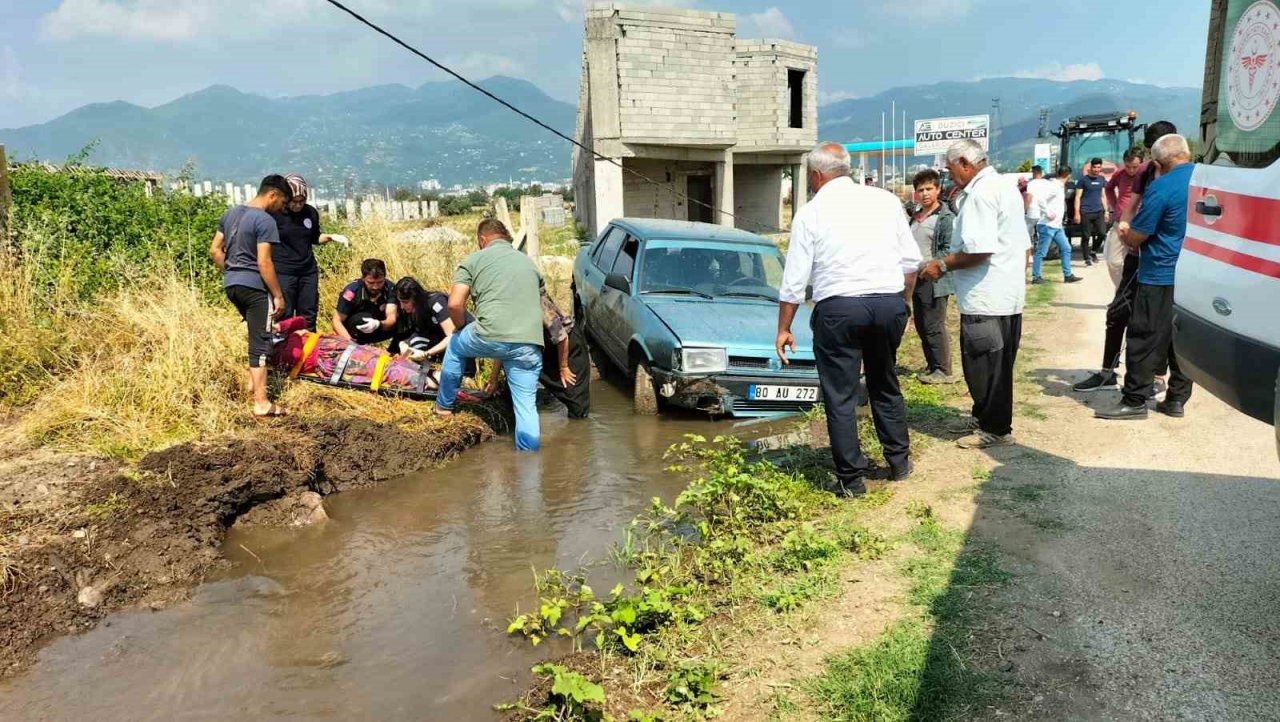 Otomobil kanala uçtu, bir kişi yaralandı