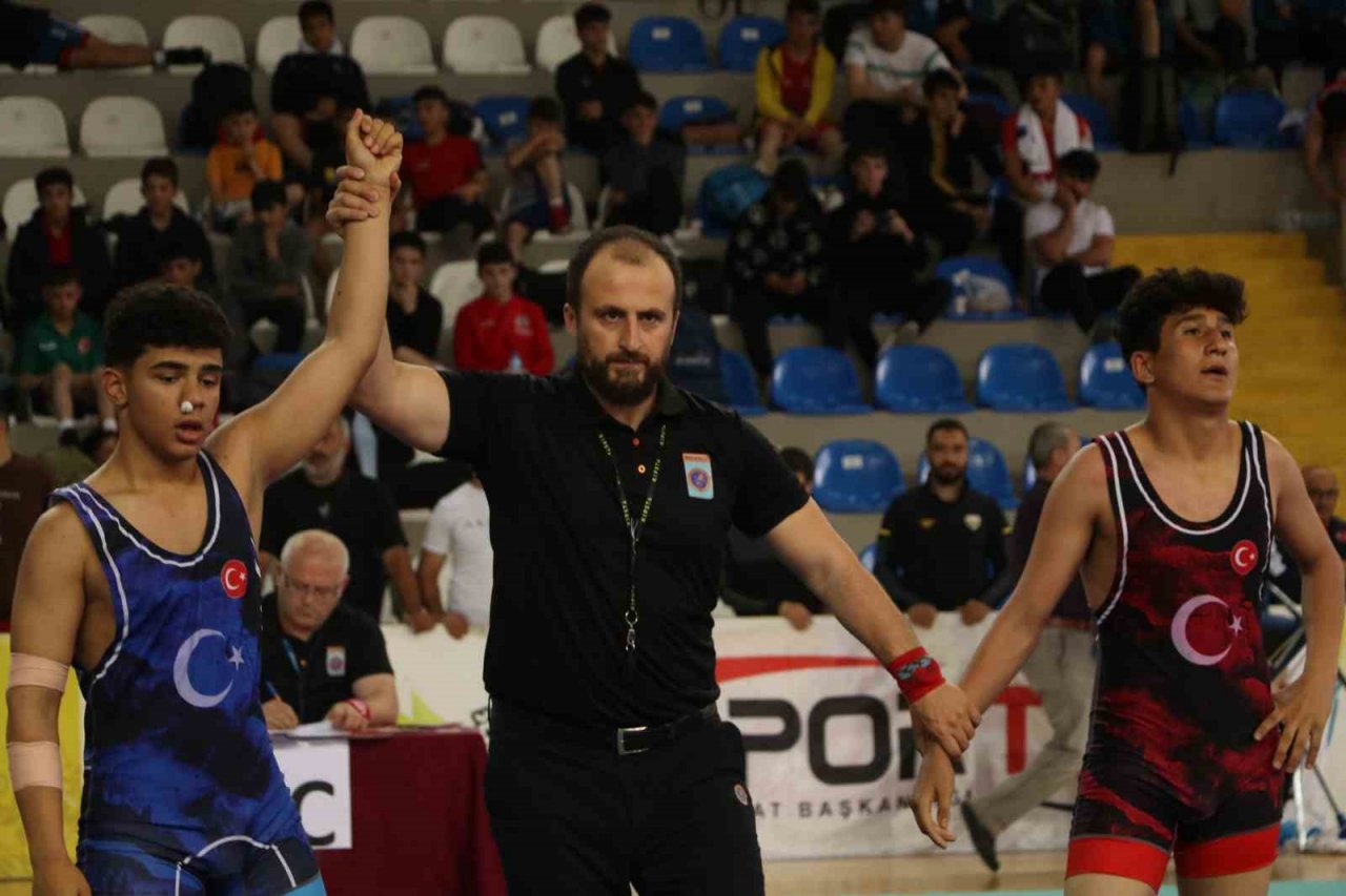 Mehmet Akif Pirim U15 Grekoromen Güreş Türkiye Şampiyonası başladı