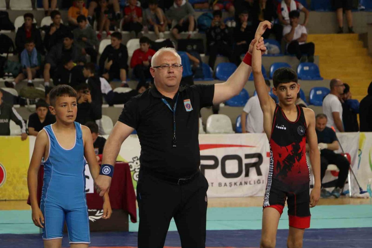 Mehmet Akif Pirim U15 Grekoromen Güreş Türkiye Şampiyonası başladı