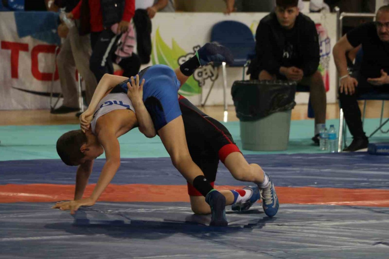 Mehmet Akif Pirim U15 Grekoromen Güreş Türkiye Şampiyonası başladı