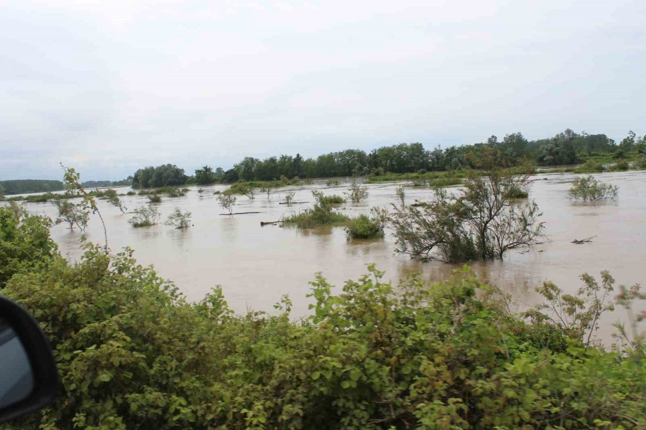 Çarşamba’yı sel aldı