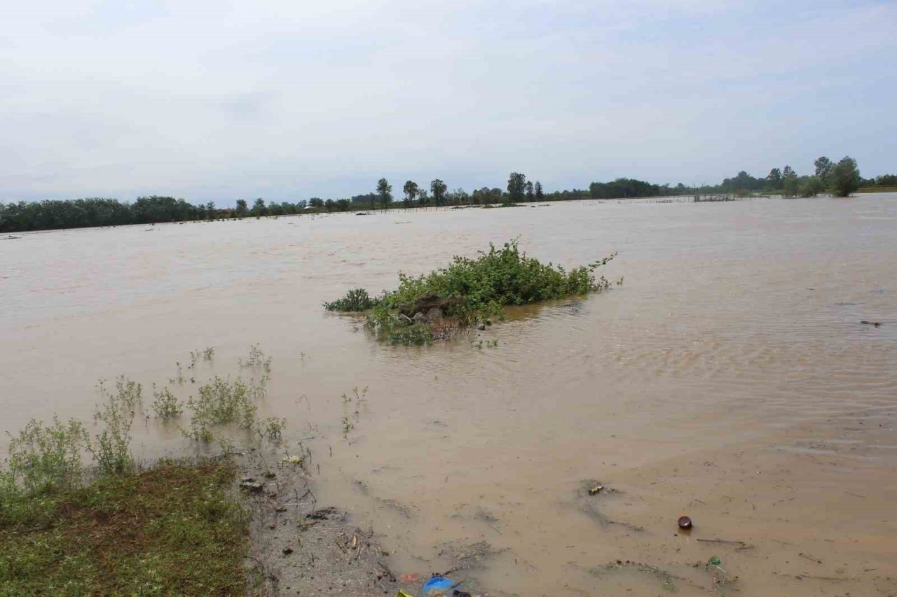 Çarşamba’yı sel aldı