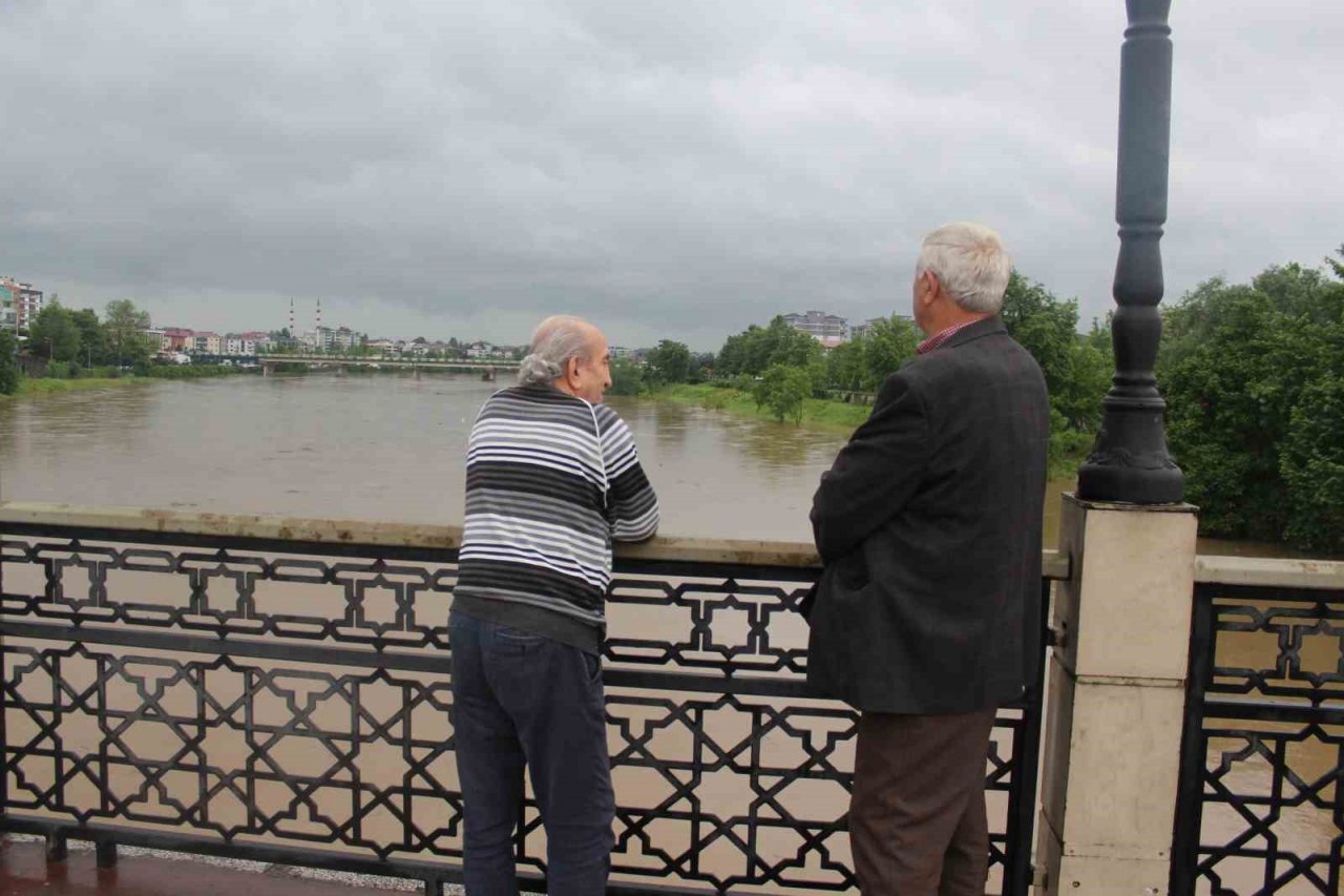 Sağanak, Yeşilırmak Nehri’nin debisini yükseltti