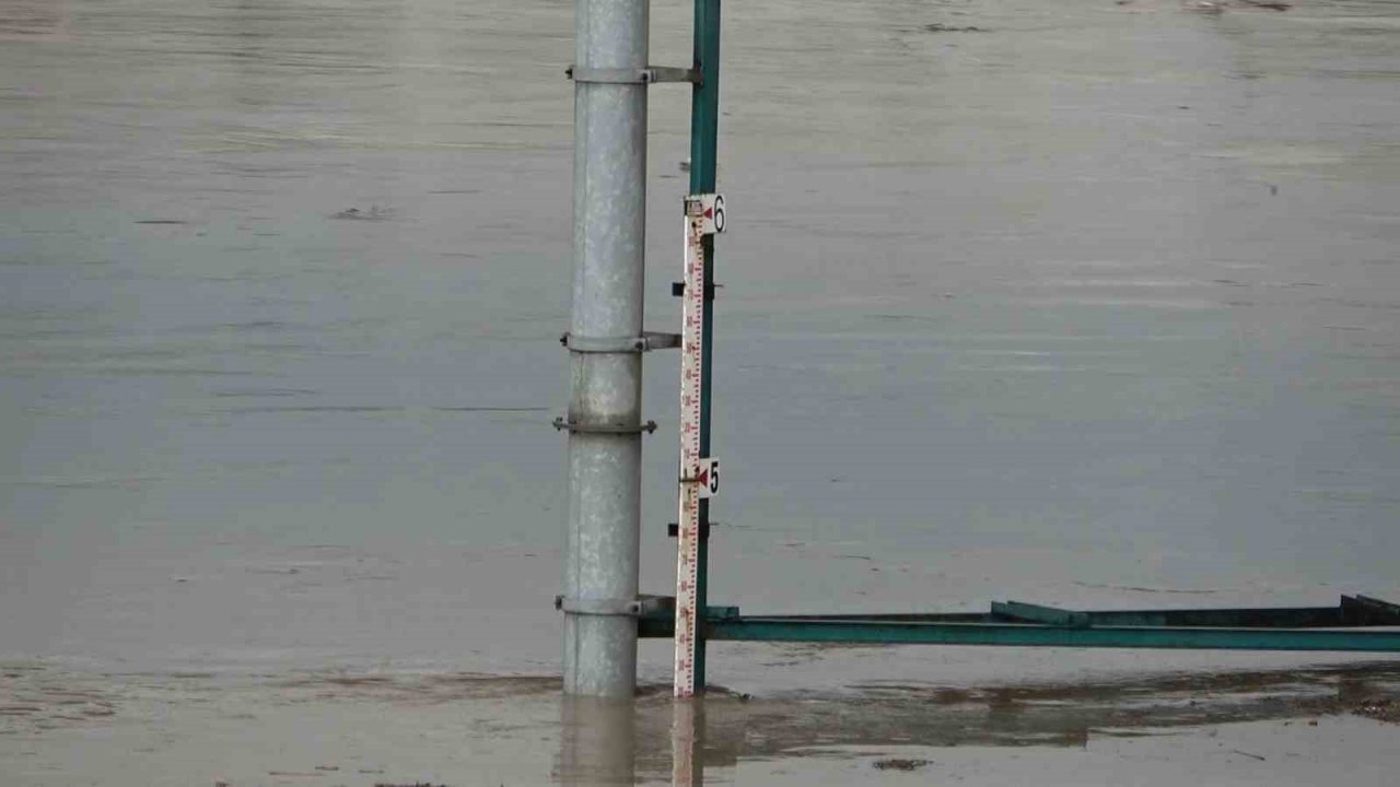 Sağanak, Yeşilırmak Nehri’nin debisini yükseltti