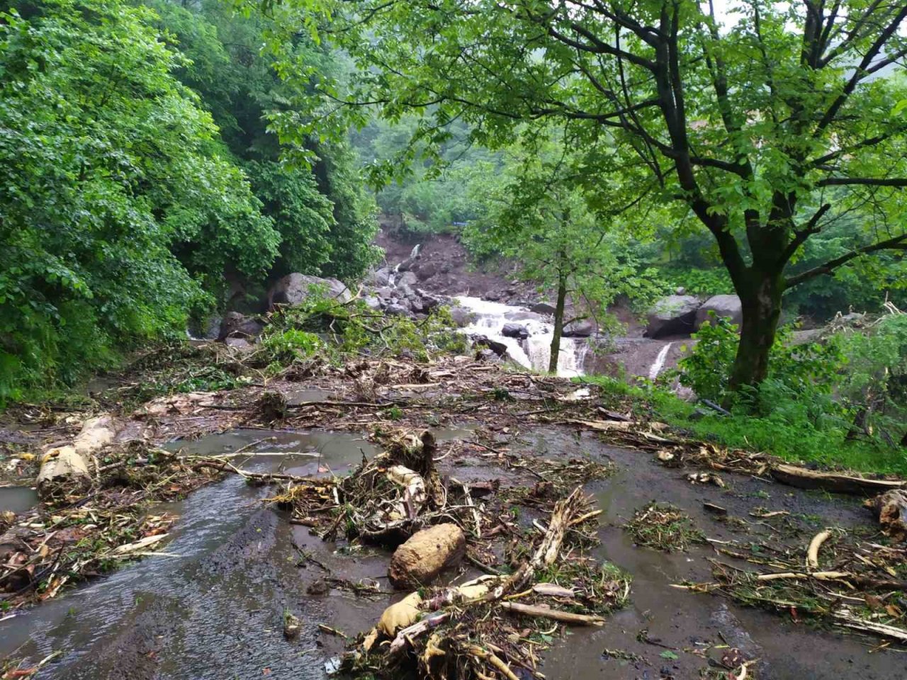 Salıpazarı’nda sağanak