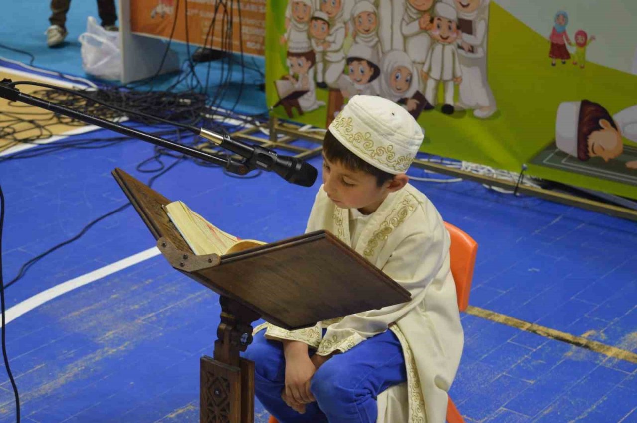 4-6 yaş Kur’an kurslarının 10. yılına mehterli kutlama