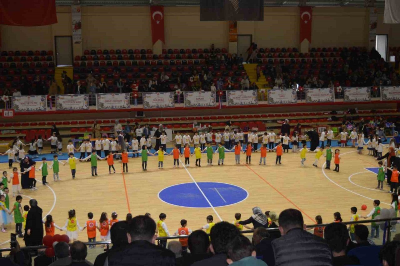 4-6 yaş Kur’an kurslarının 10. yılına mehterli kutlama